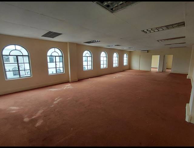 138M² OFFICE TO LET IN GRAND CENTRAL